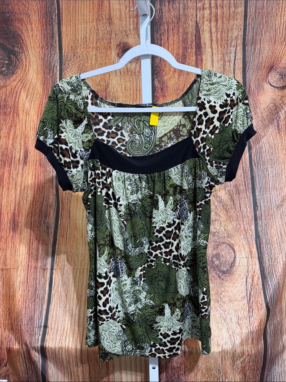🚨(4/$10) Perception Concept Animal Design Blouse Size M